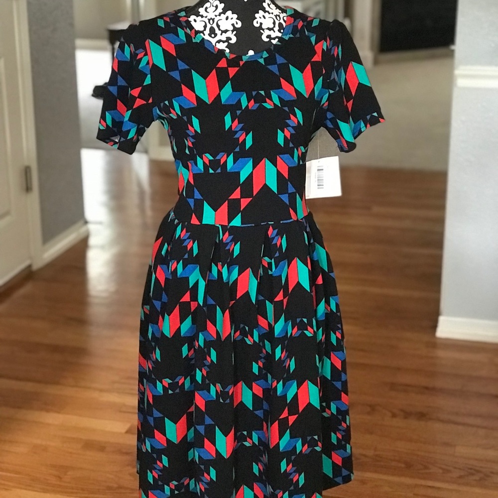 Bright Geometric Amelia